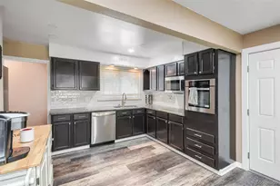 392 Lima St, Aurora, CO 80010 - Photo 2