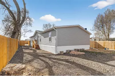 811 Plum Avenue, Lochbuie, CO 80603 - Photo 2