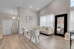 4912 S Fultondale Way, Aurora, CO 80016 - Photo 2