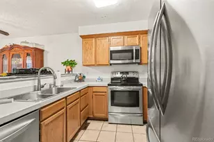 933 S Evanston Cir, Aurora, CO 80012 - Photo 6