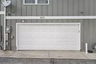 933 S Evanston Cir, Aurora, CO 80012 - Photo 12