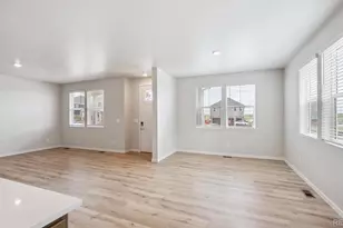 667 N Ukraine St, Aurora, CO 80018 - Photo 10