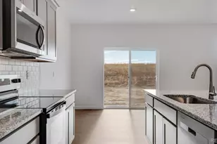 9855 Ceylon Ct, Commerce City, CO 80022 - Photo 10