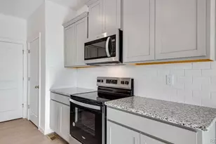 9855 Ceylon Ct, Commerce City, CO 80022 - Photo 12