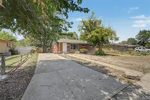 3039 Victor St, Aurora, CO 80011 - Photo 4