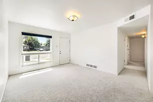 930 Victor St, Aurora, CO 80011 - Photo 6