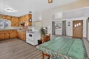 1095 Kramer Ct, Aurora, CO 80010 - Photo 6