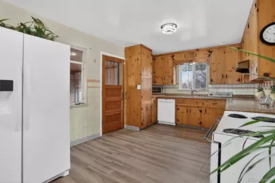 1095 Kramer Court, Aurora, CO 80010 - Photo 8