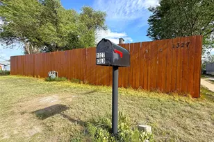1327 Colorado St, Limon, CO 80828 - Photo 2