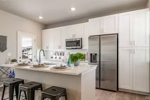 21852 E 46th Pl, Aurora, CO 80019 - Photo 2