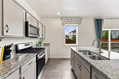 430 Thrush Place, Johnstown, CO 80534 - Photo 10