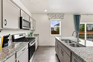 430 Thrush Pl, Johnstown, CO 80534 - Photo 10