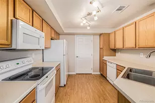 5726 N Genoa Way, Aurora, CO 80019 - Photo 14