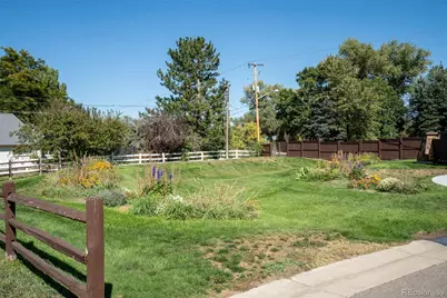 8855 W Bear Creek Drive, Lakewood, CO 80227 - Photo 10