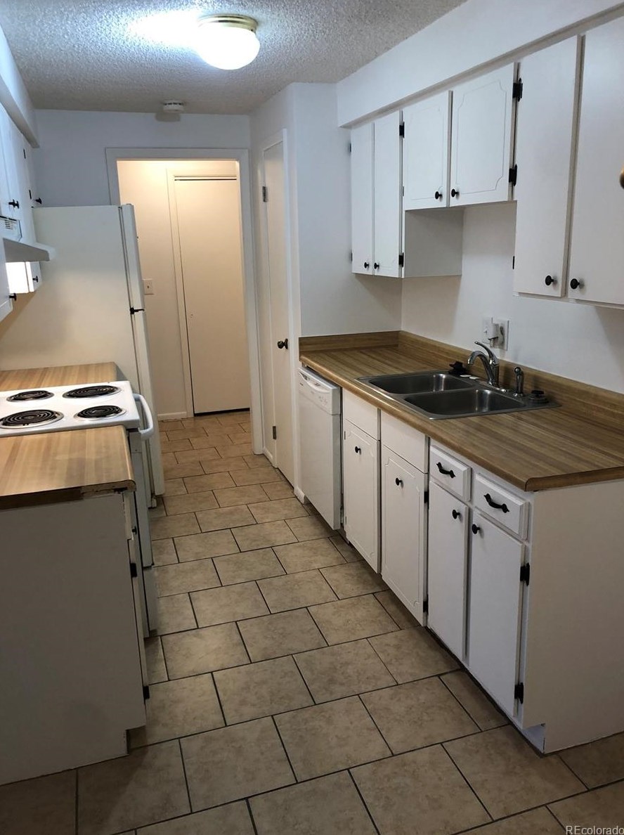 561 Geneva St, Denver, CO 80010-4348