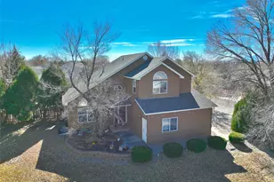 490 W Fairway Dr, Pueblo, CO 81007 - Photo 2