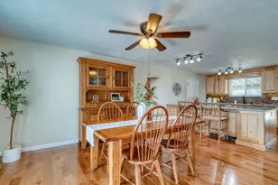 7906 S Flower Ct, Littleton, CO 80128 - Photo 2