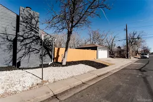 2200 Poplar St, Denver, CO 80207 - Photo 14