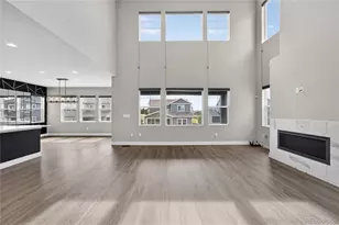 127 N Oak Hill Way, Aurora, CO 80018 - Photo 6