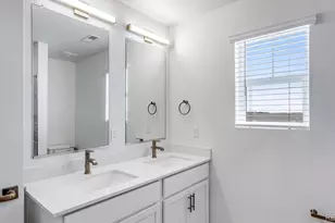 677 N Ukraine St, Aurora, CO 80018 - Photo 30