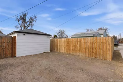 1656 Newark Street, Aurora, CO 80010 - Photo 20