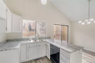 204 S Eagle Cir, Aurora, CO 80012 - Photo 12