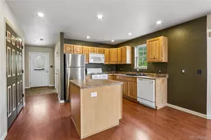 1322 Carriage Dr, Longmont, CO 80501 - Photo 2