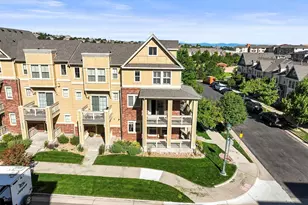 10241 Bellwether Ln, Lone Tree, CO 80124 - Photo 2