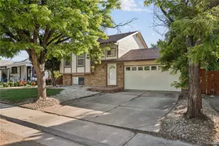993 S Oakland Ct, Aurora, CO 80012 - Photo 2