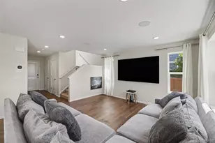 871 N Waterloo Cir, Aurora, CO 80018 - Photo 8
