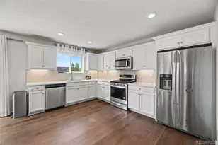 871 N Waterloo Cir, Aurora, CO 80018 - Photo 4