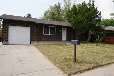 5527 Chandler Court, Denver, CO 80239 - Photo 2
