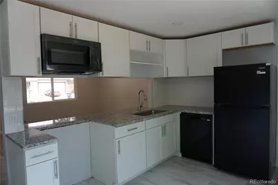 5527 Chandler Court, Denver, CO 80239 - Photo 10