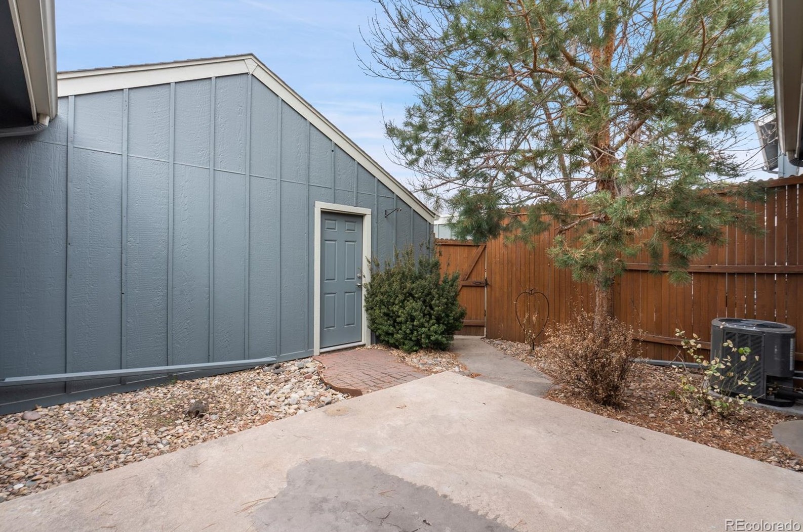 8872 Amherst Dr, Denver CO  80231-4046 exterior