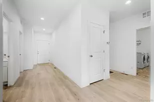 121 S Vandriver Wy, Aurora, CO 80018 - Photo 6