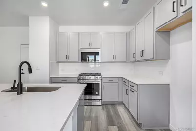 5688 N Killarney Court, Aurora, CO 80019 - Photo 20