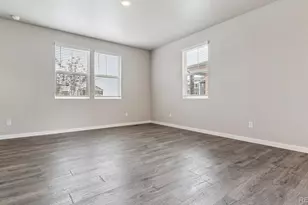 708 N Ukraine St, Aurora, CO 80018 - Photo 6