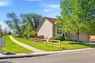 5452 S Valdai Way, Aurora, CO 80015 - Photo 2