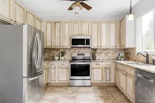 1189 S Fultondale Cir, Aurora, CO 80018 - Photo 10