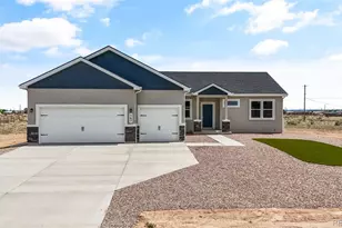 562 N Bayview Dr, Pueblo West, CO 81007 - Photo 1