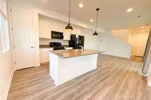 591 S Pitkin Ct, Aurora, CO 80017 - Photo 2