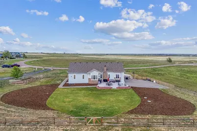 527 Antelope Drive E, Bennett, CO 80102 - Photo 2