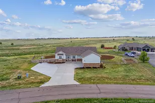 527 Antelope Dr E, Bennett, CO 80102 - Photo 2
