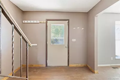 1404 S Vaughn Circle, Aurora, CO 80012 - Photo 4