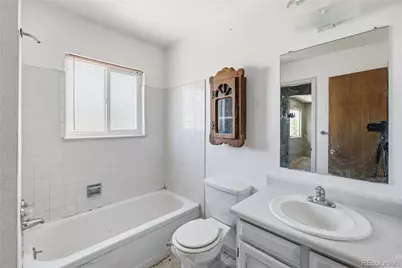 1404 S Vaughn Circle, Aurora, CO 80012 - Photo 22