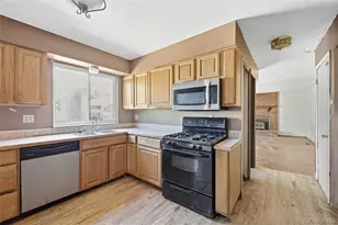 1404 S Vaughn Cir, Aurora, CO 80012 - Photo 12