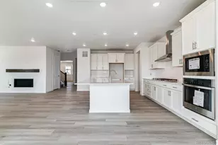 25254 E Warren Pl, Aurora, CO 80018 - Photo 6