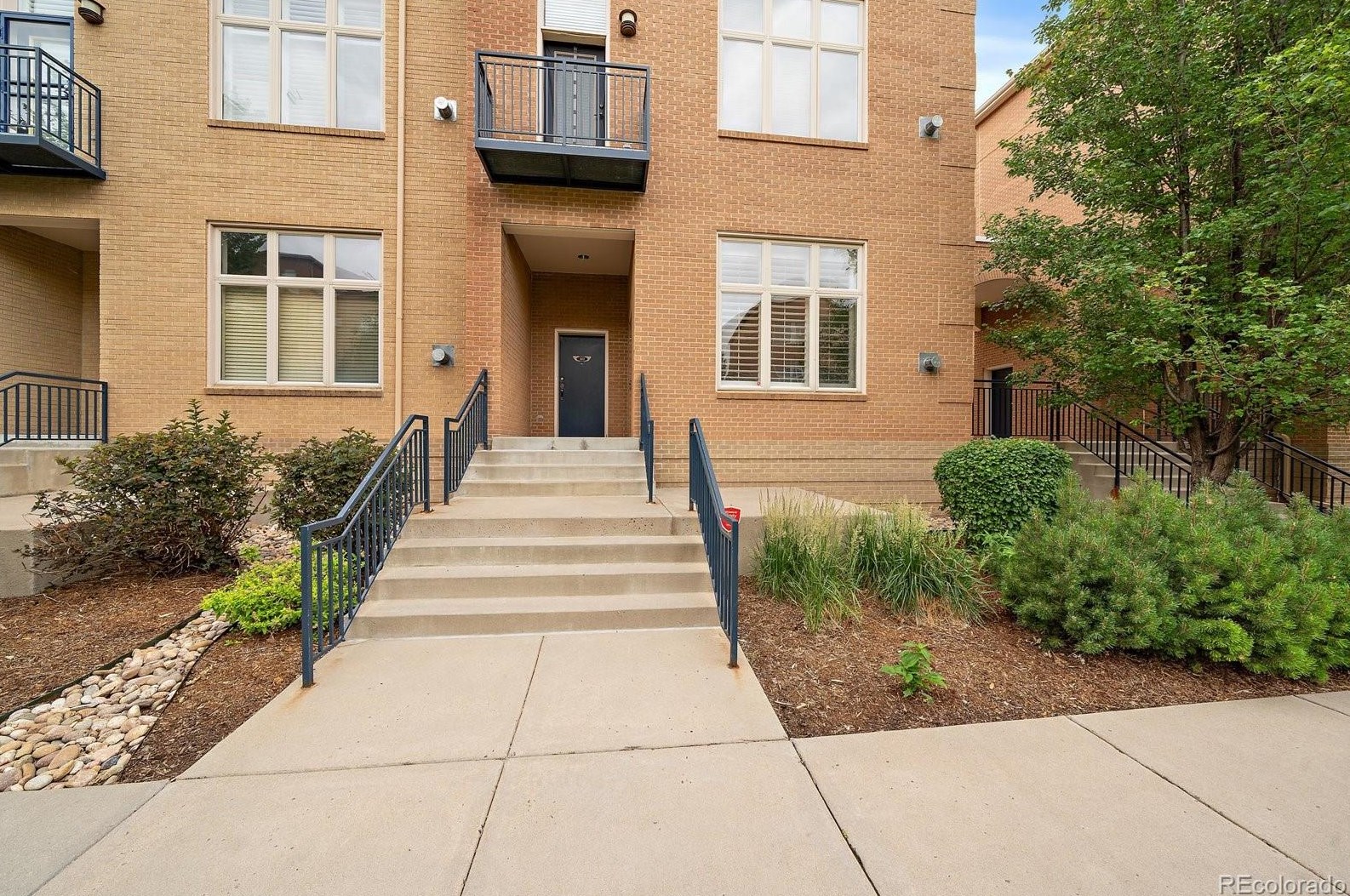 190 Roslyn St, Denver, CO 80230-6972
