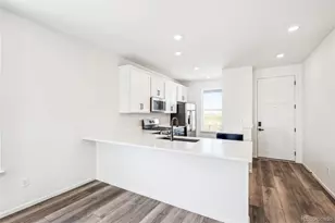 9265 Cathay Ct, Commerce City, CO 80022 - Photo 12