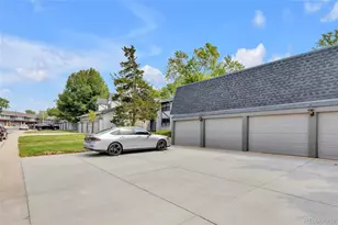 3511 S Hillcrest Dr, Denver, CO 80237 - Photo 30